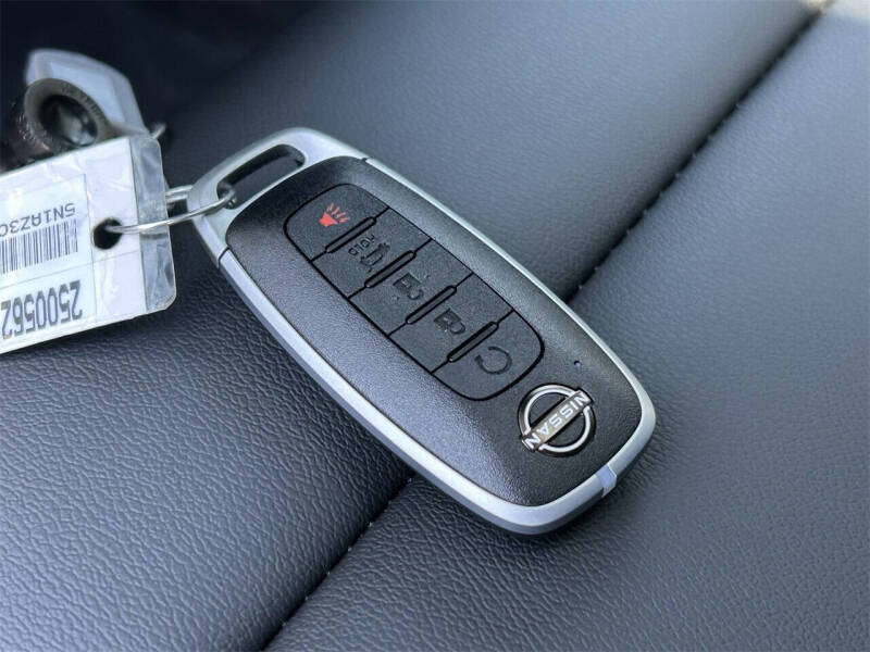 2025 Nissan Murano SL