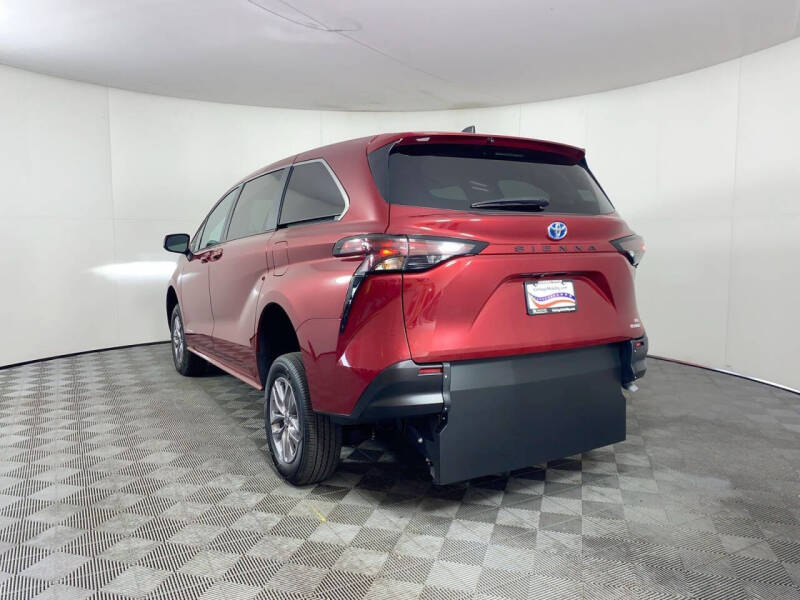 2023 Toyota Sienna LE 8-Passenger