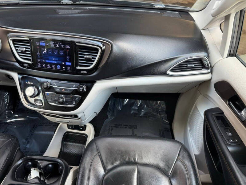 2017 Chrysler Pacifica Touring-L