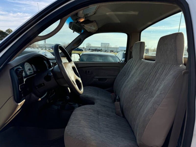 2004 Toyota Tacoma Base photo 8