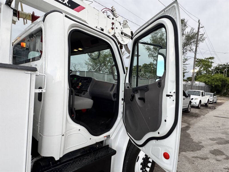 2017 Freightliner M2 106