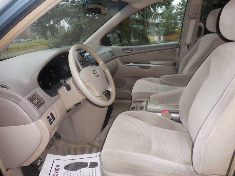 2008 Toyota Sienna LE 7-Passenger
