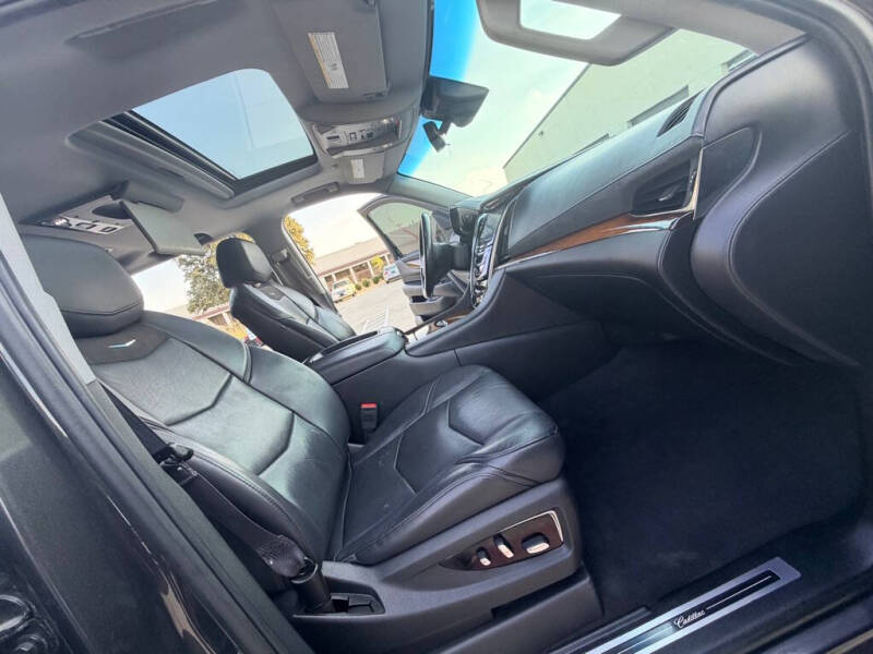 2017 Cadillac Escalade Luxury