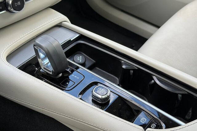 2023 Volvo XC90 B5 Core