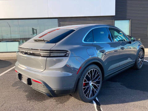 2025 Porsche Macan 4S Electric