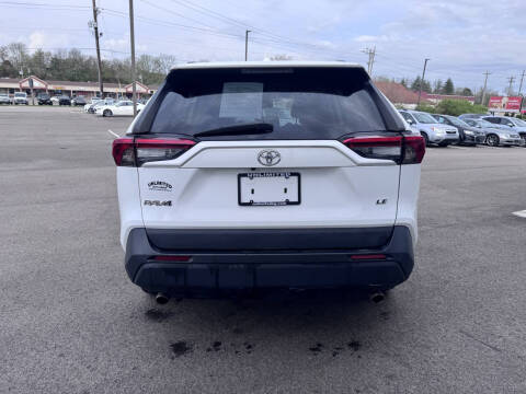 2020 Toyota RAV4 LE