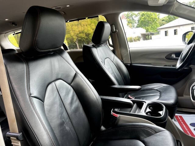 2017 Chrysler Pacifica Touring-L