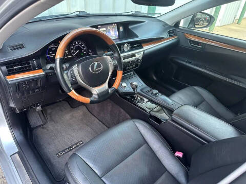 2015 Lexus ES 300h