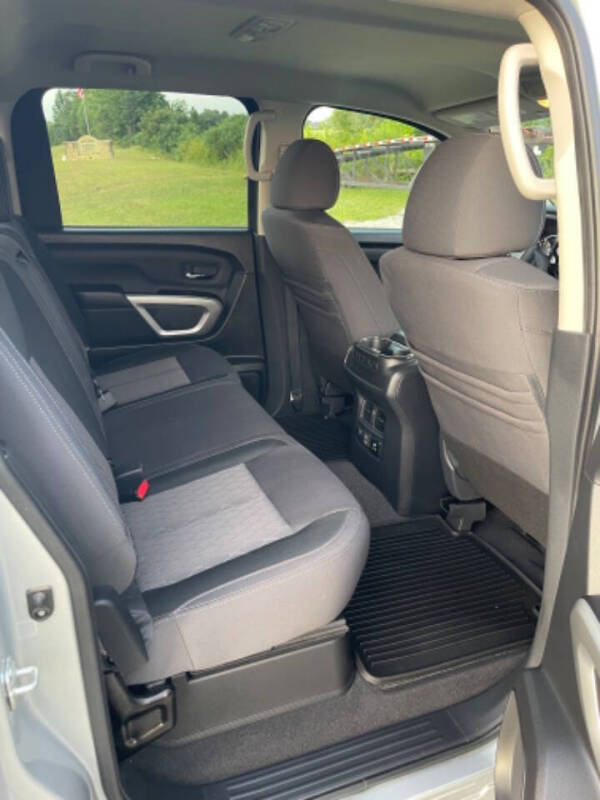 2021 Nissan Titan SV