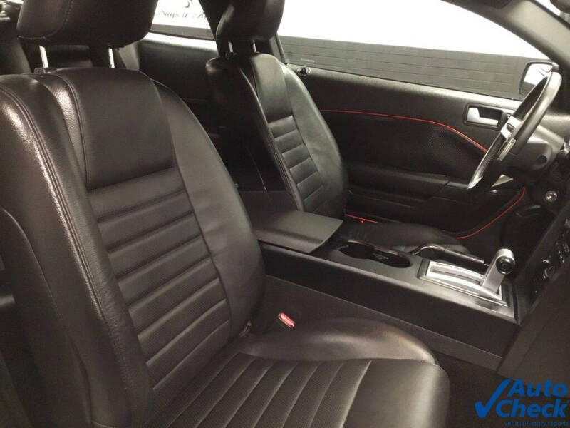 2005 Ford Mustang GT Deluxe