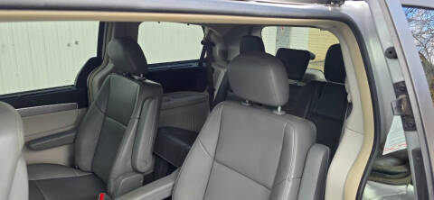 2011 Volkswagen Routan SE