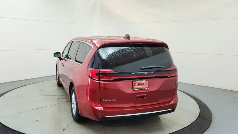 2027 Chrysler Pacifica Select