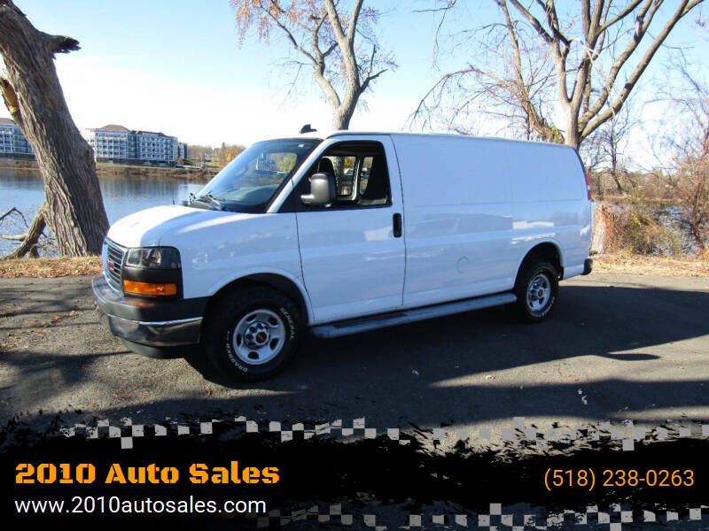 GMC Savana Cargo's photo