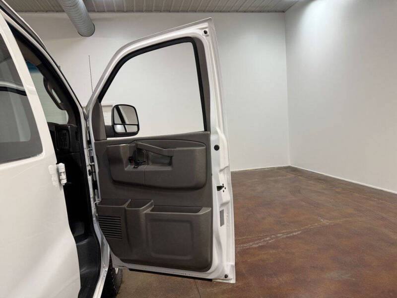 2017 GMC Savana 2500