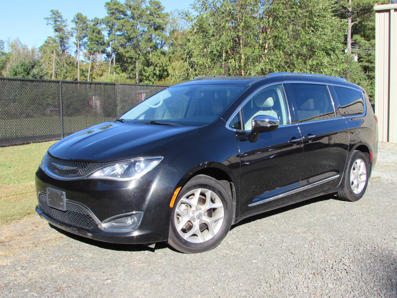 Black 2020 Chrysler Pacifica Limited Limited 4dr Mini-Van 2