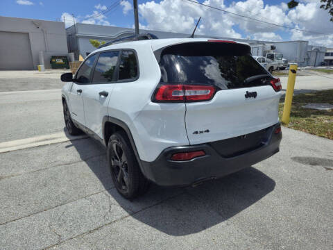 2017 Jeep Cherokee Sport