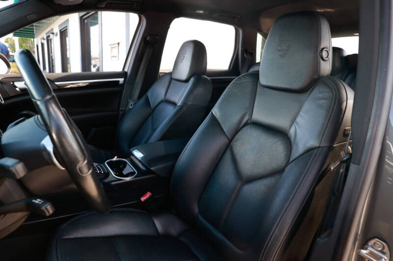 2014 Porsche Cayenne Platinum