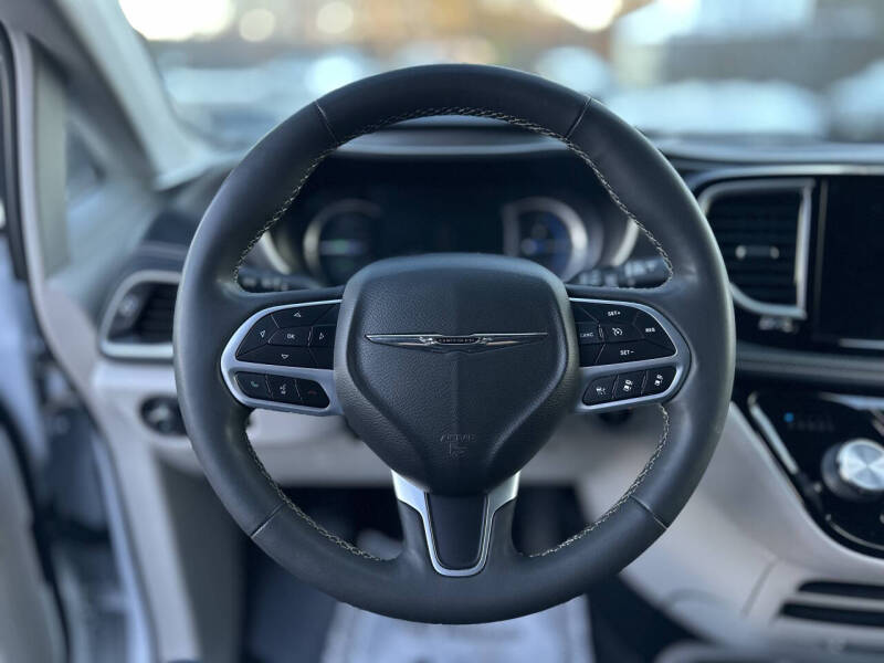 2022 Chrysler Pacifica Hybrid Touring L