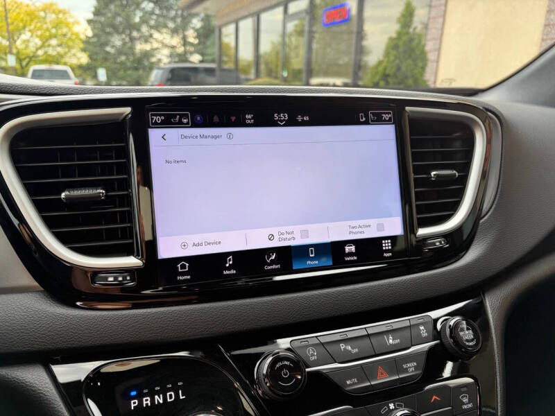 2025 Chrysler Pacifica Select