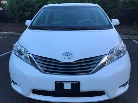 2014 Toyota Sienna XLE 8-Passenger