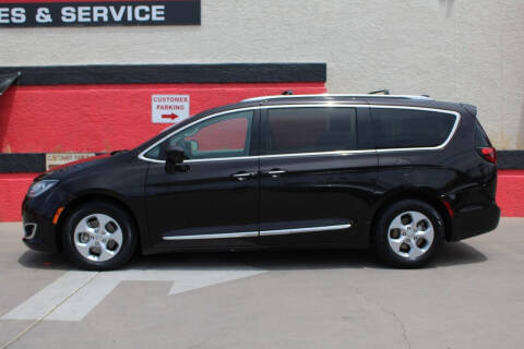 2017 Chrysler Pacifica Touring-L Plus