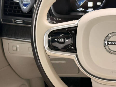 2020 Volvo XC90 T6 Momentum 6-Passenger