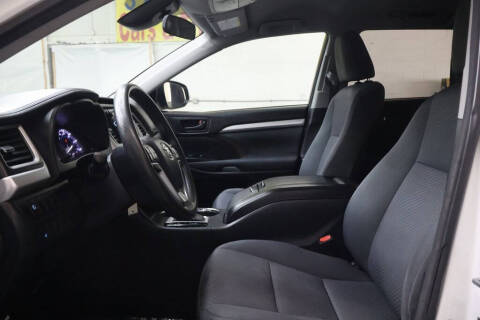 2017 Toyota Highlander LE