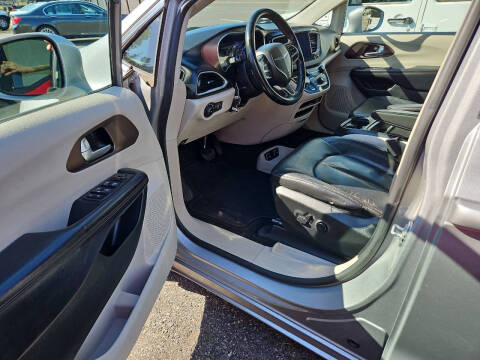 2017 Chrysler Pacifica Touring-L