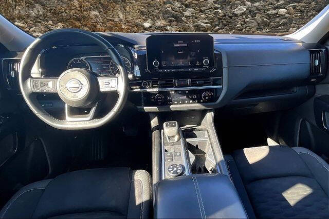 2022 Nissan Pathfinder SV