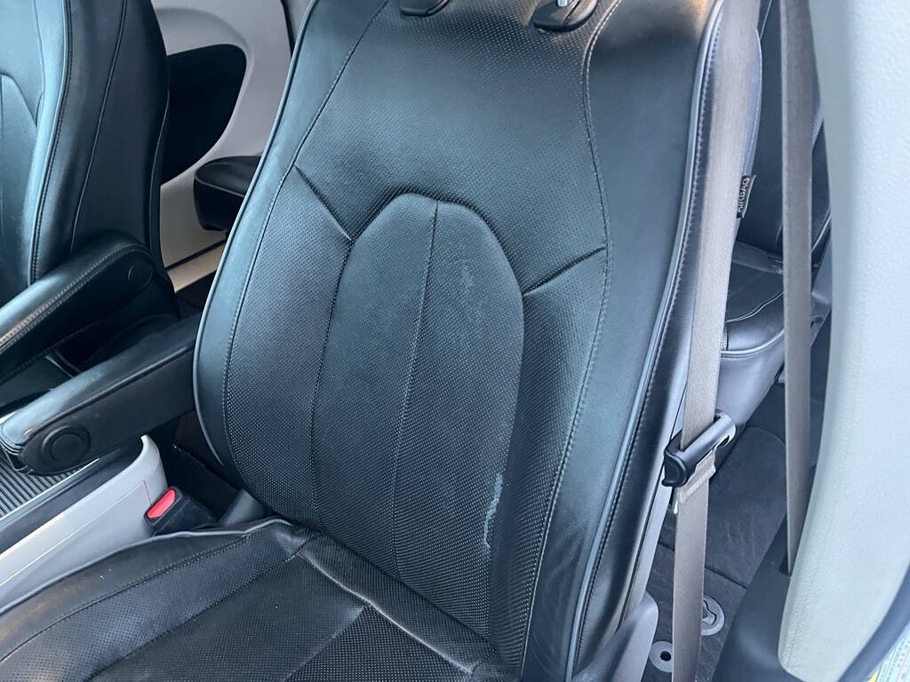 2020 Chrysler Pacifica 17