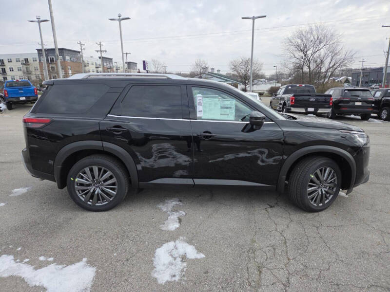 2025 Nissan Pathfinder SL