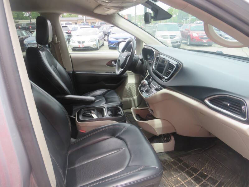 2020 Chrysler Voyager LXi