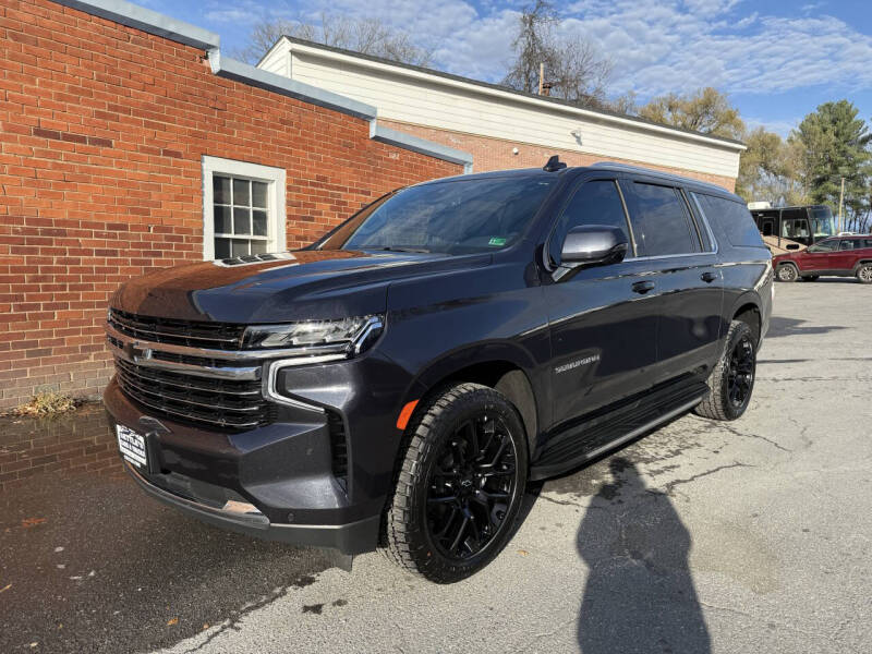 2023 Chevrolet Suburban LT's photo