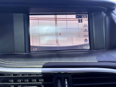 2017 Infiniti QX30 Sport