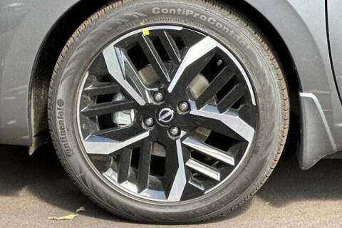 2025 Nissan Versa SR