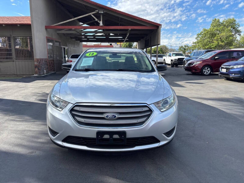 2013 Ford Taurus SE