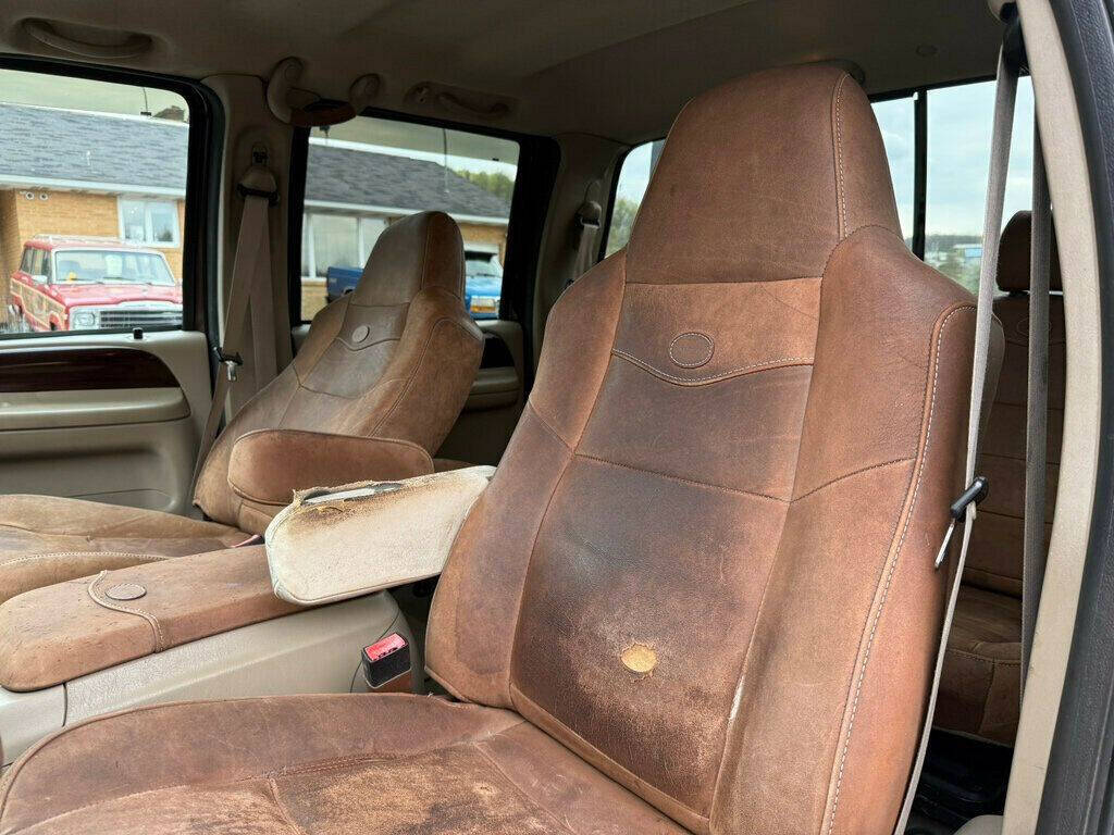 2005 Ford F-350 Super Duty 21