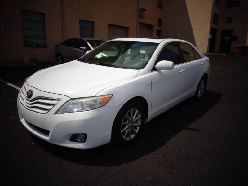 2011 Toyota Camry XLE photo 2