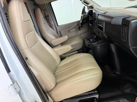 2017 Chevrolet Express 2500