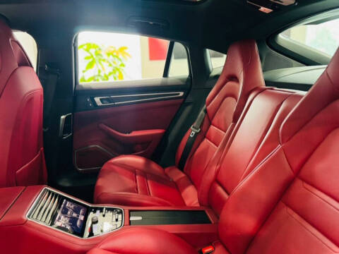 2022 Porsche Panamera 4 Platinum Edition