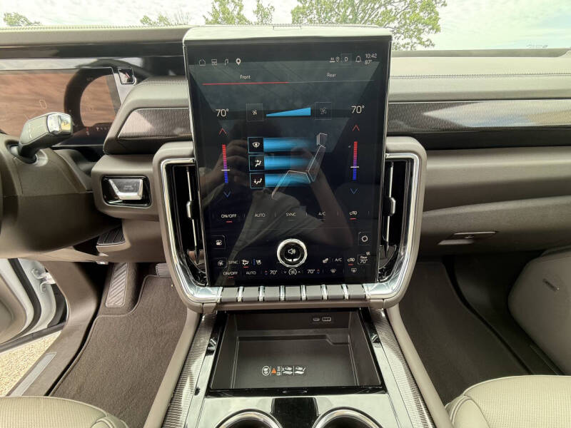 2025 GMC Yukon Elevation