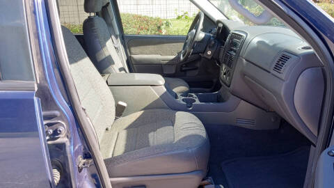 2005 Ford Explorer XLS