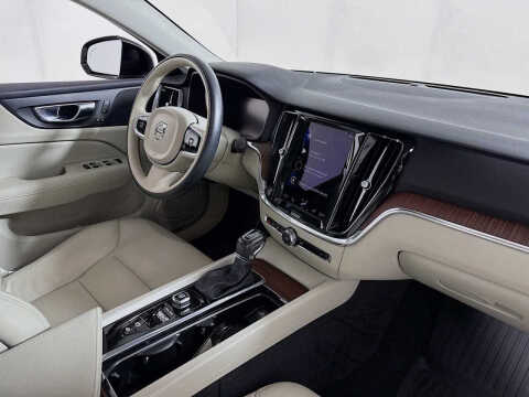 2021 Volvo S60 T5 Momentum