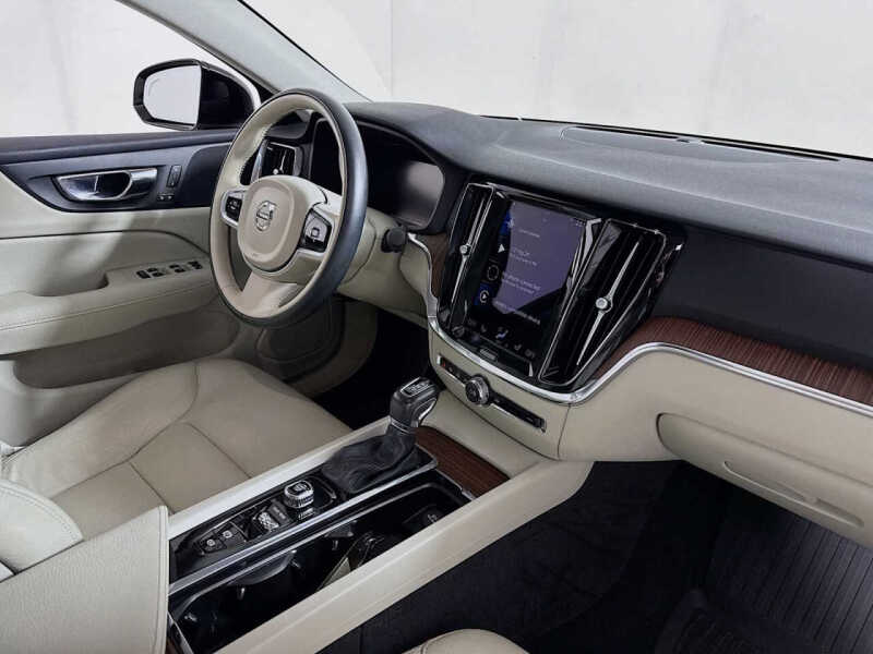 2021 Volvo S60 T5 Momentum