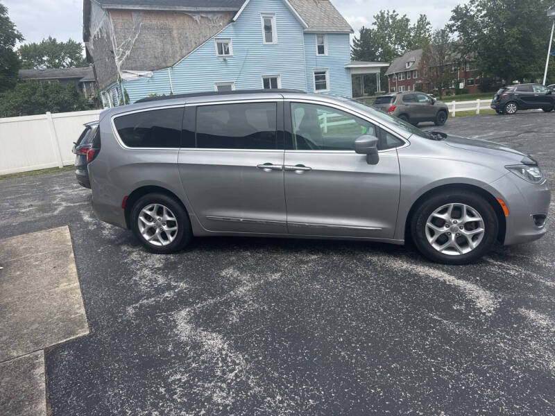 2017 Chrysler Pacifica Touring-L