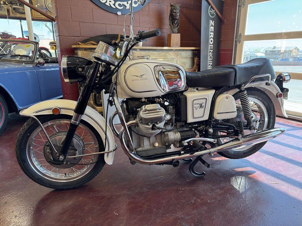 1968 Moto Guzzi V7 2