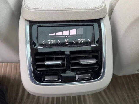 2016 Volvo XC90 T6 Momentum