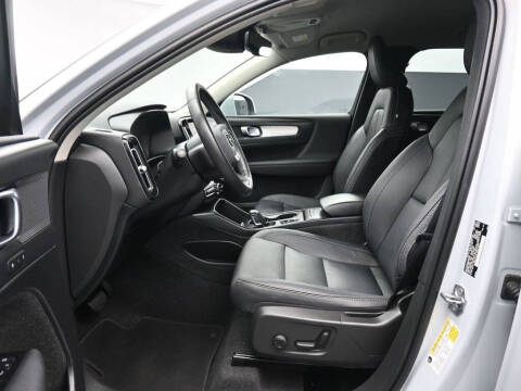 2021 Volvo XC40 T5 Momentum