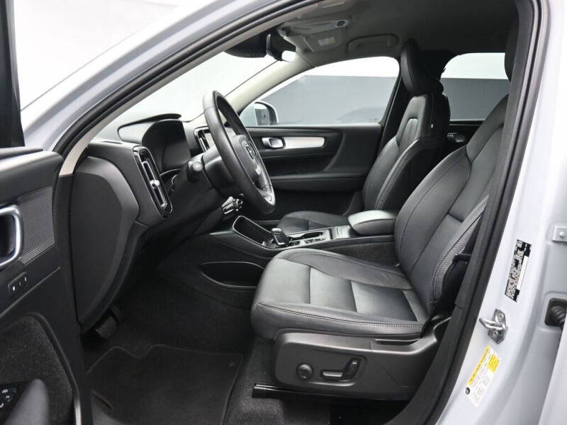 2021 Volvo XC40 T5 Momentum
