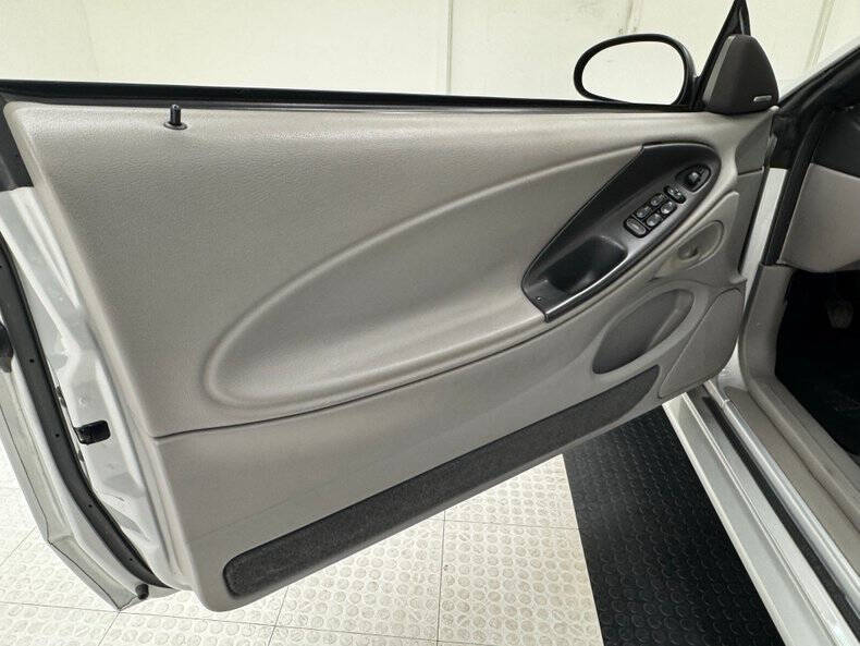 2002 Ford Mustang GT Deluxe